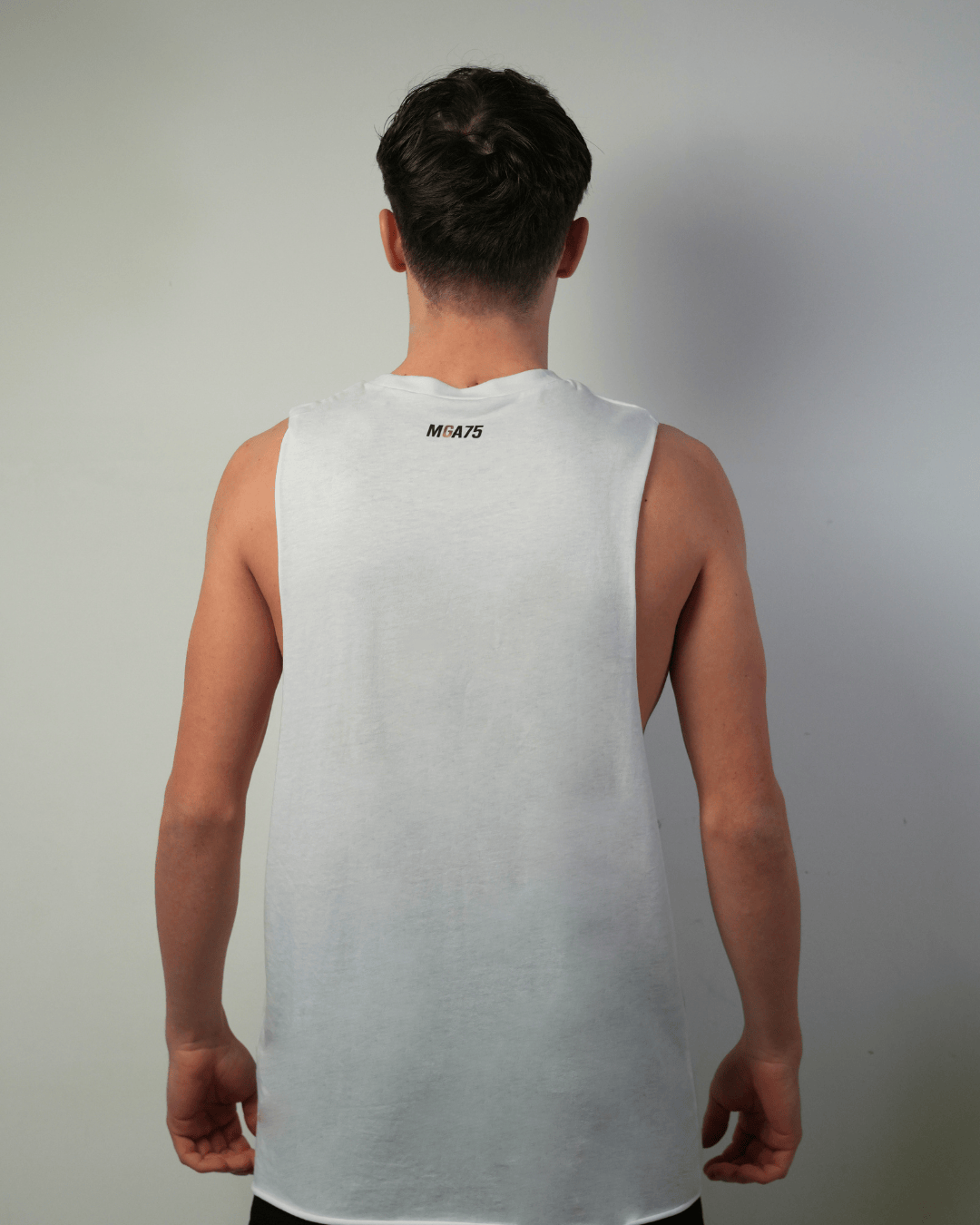 smanicato in cotone bianco con logo frontale