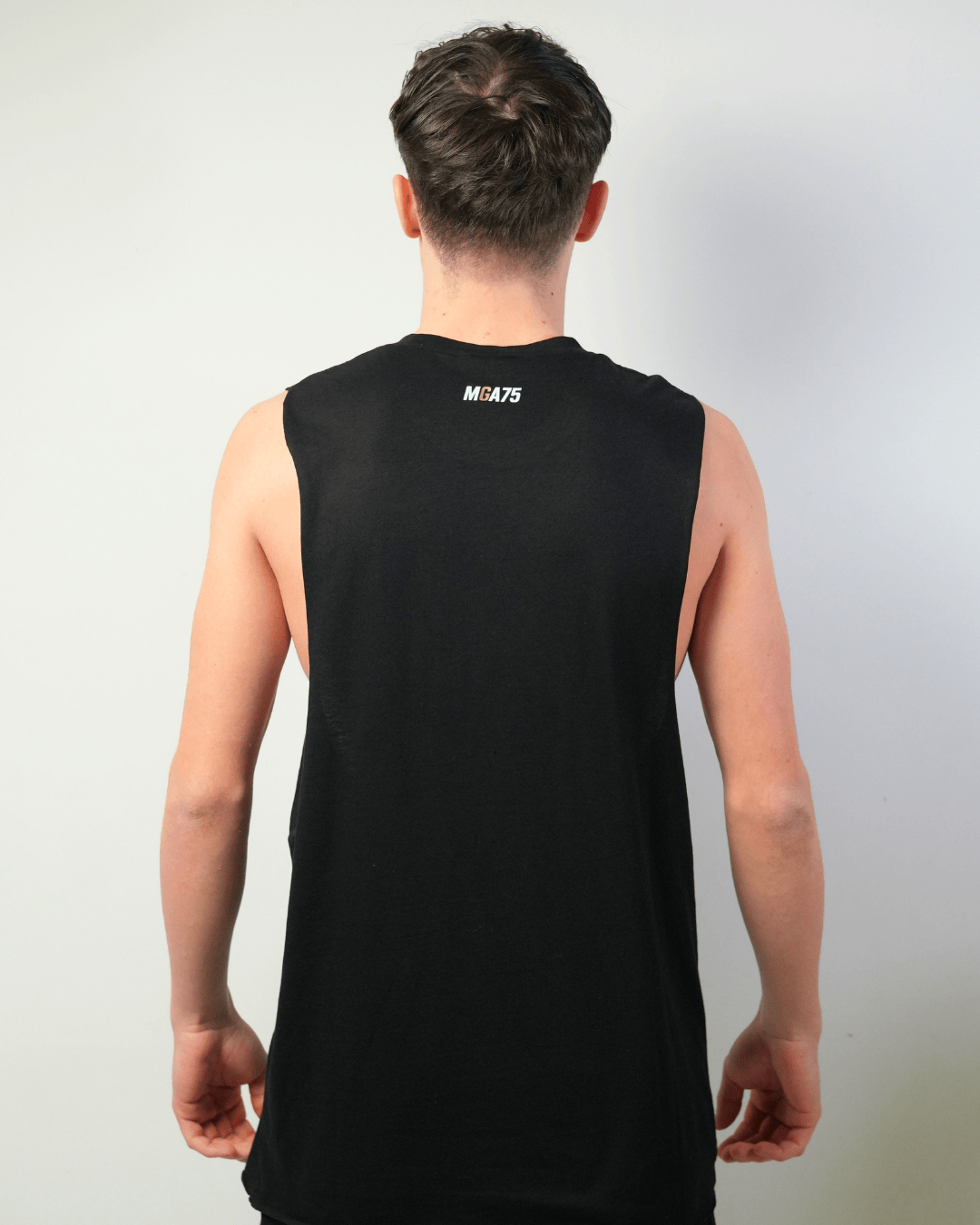 smanicato in cotone nero con logo frontale